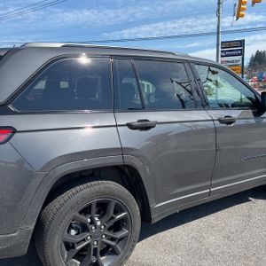 JEEP GRAND CHEROKEE 4XE 4D SUV 4WD - 9