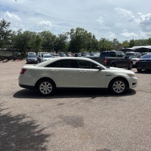 FORD TAURUS SE - 10