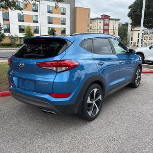 HYUNDAI TUCSON LIMITED - 8