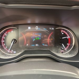 2025 Toyota RAV4 LE — миниатюра 39