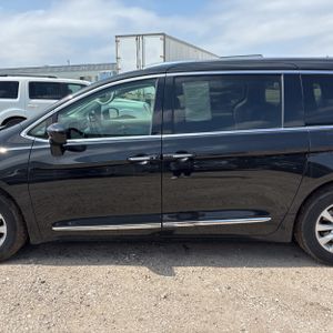 CHRYSLER PACIFICA TOURING L - 4