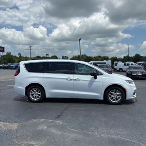 صورة 10 لـ 2024 Chrysler PACIFICA TOURING L