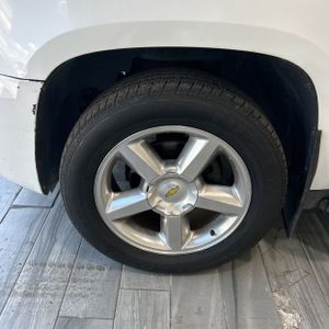2014 Chevrolet SUBURBAN LT — миниатюра 15