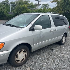 2003 Toyota SIENNA LE — фото 2