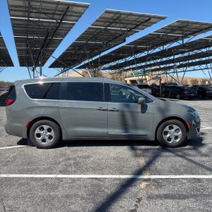 CHRYSLER PACIFICA HYBRID TOURING L - 10