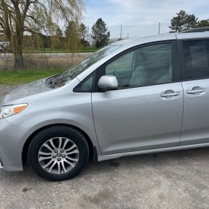 TOYOTA SIENNA - 2