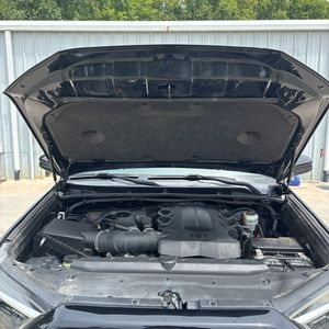 2019 Toyota 4RUNNER SR5 — миниатюра 42