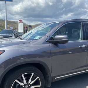 HONDA PILOT TOURING W/REAR CAPTAIN'S CHAIRS - 2