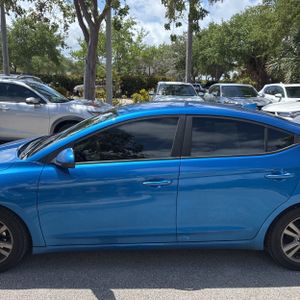 HYUNDAI ELANTRA SE - 4