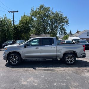2023 Chevrolet SILVERADO 1500 RST photo 3