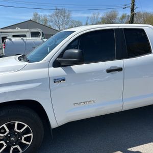 TOYOTA TUNDRA SR5 - 2