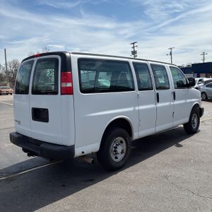 CHEVROLET EXPRESS 2500 - 8