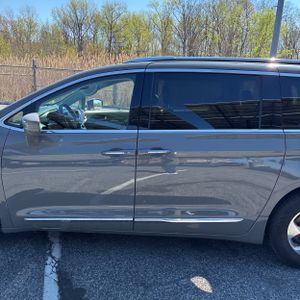 CHRYSLER PACIFICA HYBRID TOURING L - 4