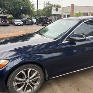 2016 Mercedes-BENZ C-CLASS photo 2