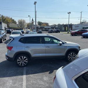 VOLKSWAGEN TAOS SE - 10