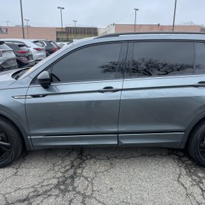 VOLKSWAGEN TIGUAN SE R-LINE BLACK - 4