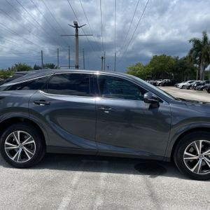 صورة 10 لـ 2025 Lexus RX 350 BASE