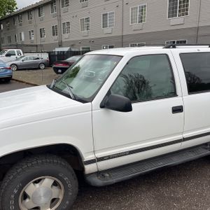 CHEVROLET TAHOE LS - 2