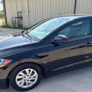 2018 Hyundai ELANTRA SE photo 2