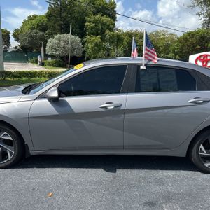 صورة 4 لـ 2024 Hyundai ELANTRA LIMITED