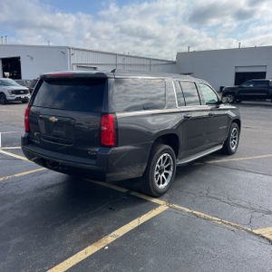 CHEVROLET SUBURBAN LT - 8