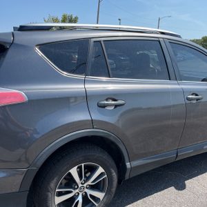 2017 Toyota RAV4 XLE — фото 9