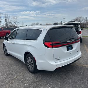 CHRYSLER PACIFICA HYBRID TOURING L - 5