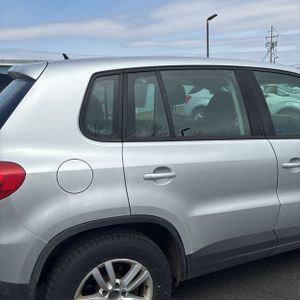 VOLKSWAGEN TIGUAN S - 9