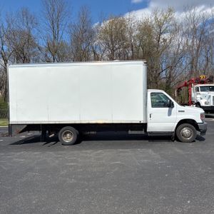 FORD E-450 CUTAWAY - 10