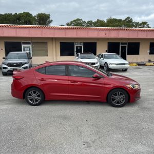 HYUNDAI ELANTRA SE - 10