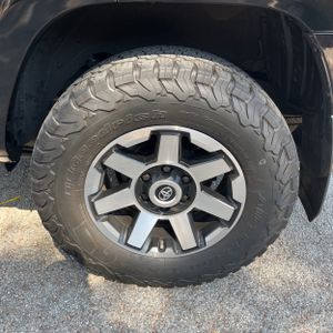 2020 Toyota 4RUNNER SR5 — миниатюра 17