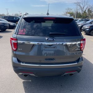 FORD EXPLORER XLT - 7