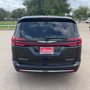 CHRYSLER PACIFICA HYBRID SELECT - 7