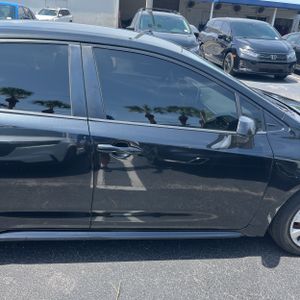 2020 Toyota COROLLA LE photo 10