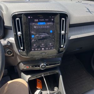 2023 Volvo XC40 B5 ULTIMATE DARK THEME thumbnail 36
