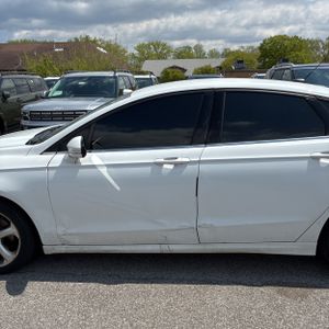 FORD FUSION SE - 4