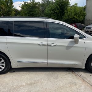 صورة 11 لـ 2017 Chrysler PACIFICA TOURING-L