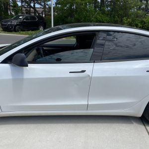 TESLA MODEL 3 BASE - 4