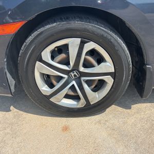 صورة مصغرة 17 لـ 2018 Honda CIVIC LX
