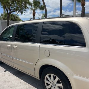 CHRYSLER TOWN AND COUNTRY TOURING - 6