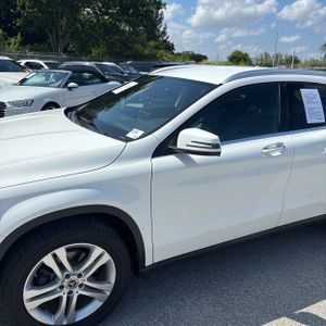 2020 Mercedes-BENZ GLA — фото 2