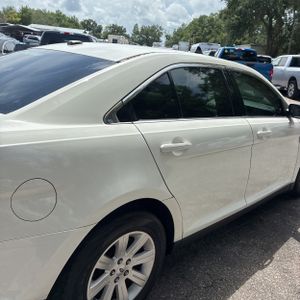 FORD TAURUS SE - 9