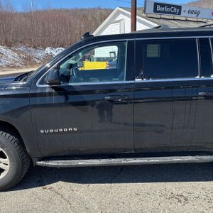 CHEVROLET SUBURBAN LT - 4