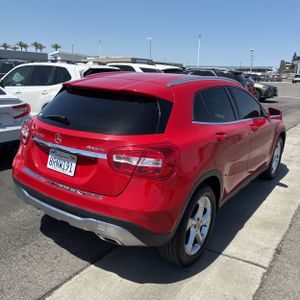 MERCEDES-BENZ GLA - 7