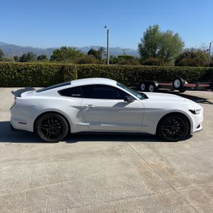 FORD MUSTANG GT - 10