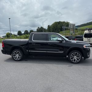 2025 RAM 1500 TUNGSTEN — фото 10