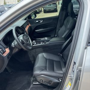 صورة مصغرة 32 لـ 2024 Volvo XC60 B5 PLUS DARK THEME