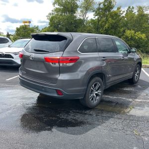 صورة 8 لـ 2017 Toyota HIGHLANDER LE
