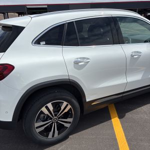 MERCEDES-BENZ GLA - 9