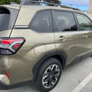 2025 Subaru FORESTER PREMIUM — фото 9